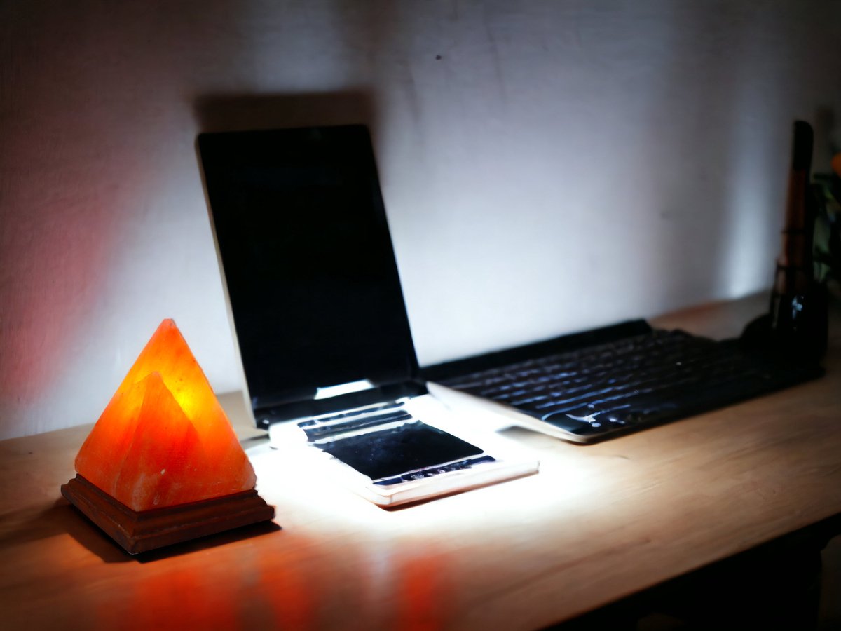 Himalaya Zoutlamp USB LED – Piramide Vorm – 600g