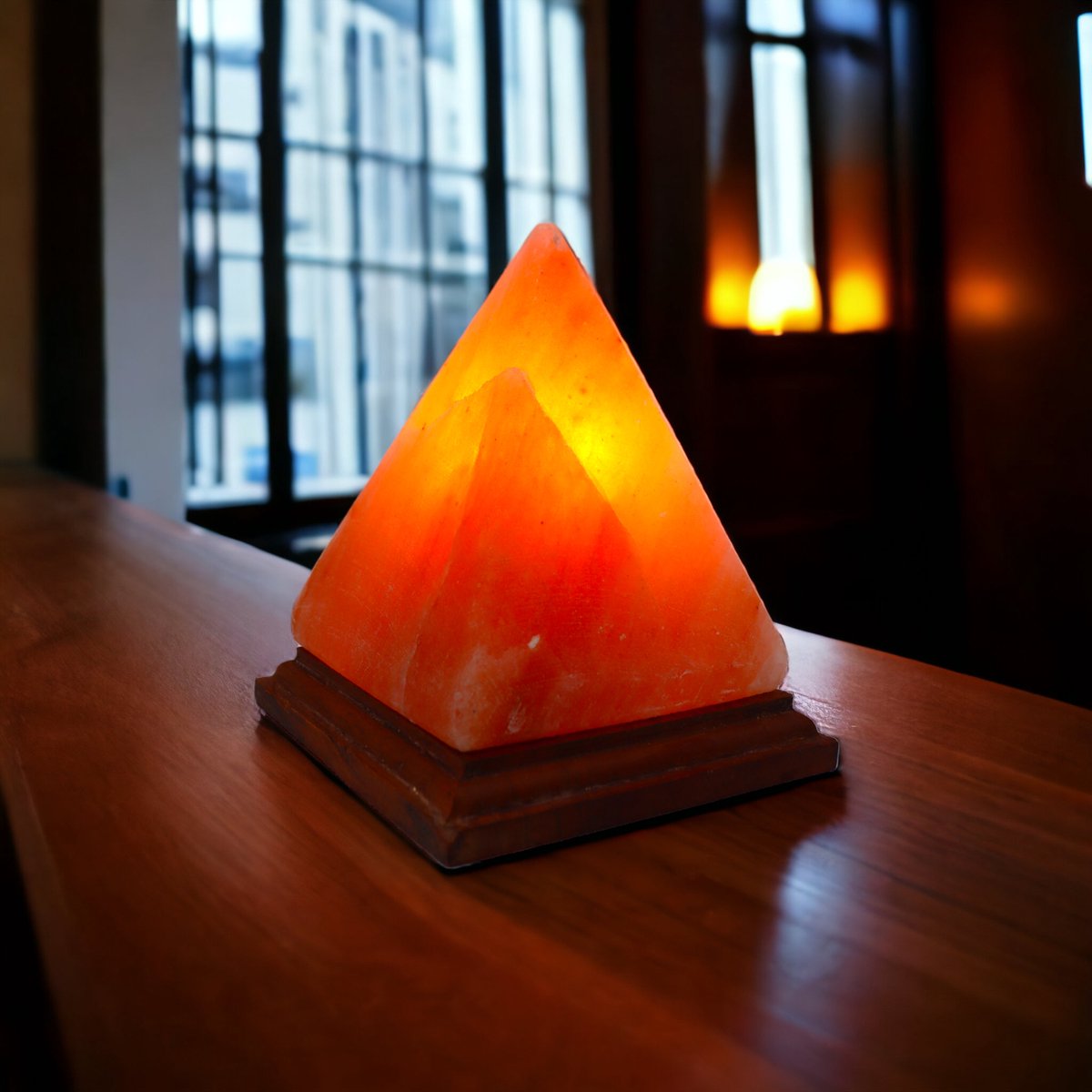 Sfeervolle Himalaya zoutlamp in piramidevorm